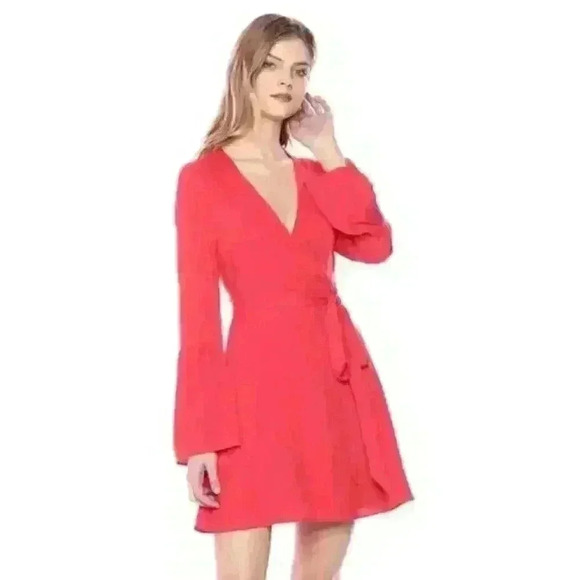 BCBGeneration Womens S Bell-Sleeve Top NWT $108 - Picture 1 of 7